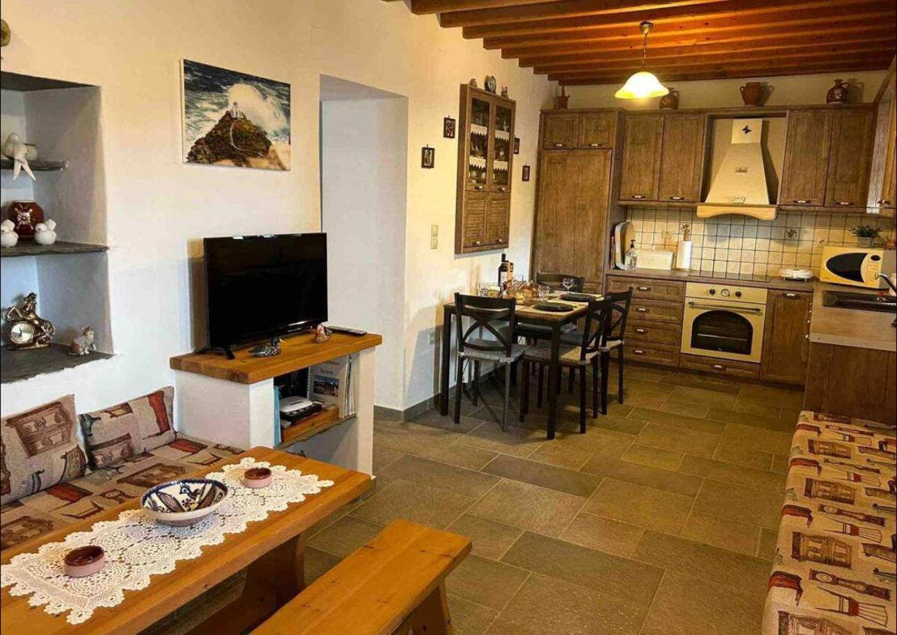 Апартаменты Diavrouxas House In Sifnos Cherronisos  Экстерьер фото