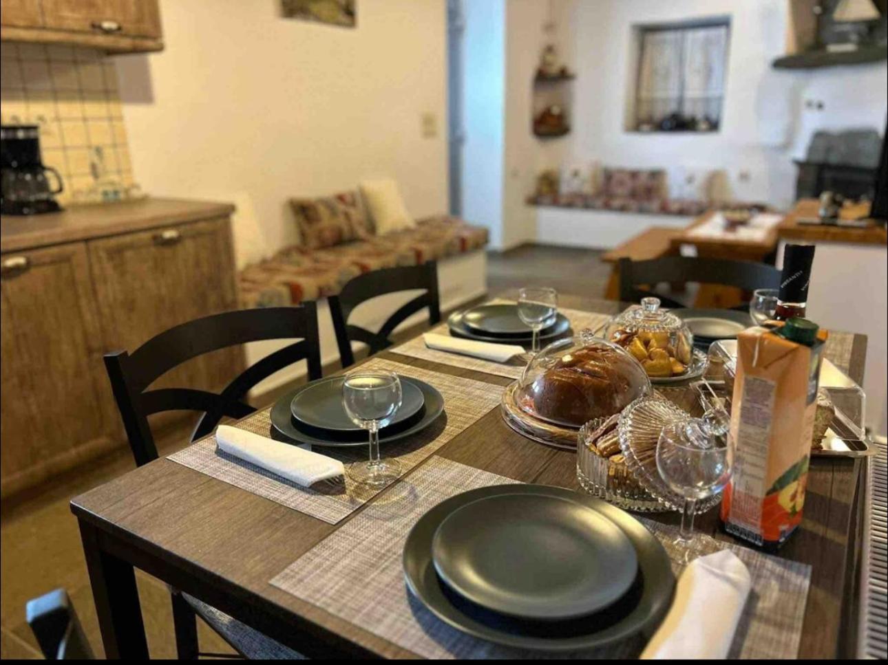 Апартаменты Diavrouxas House In Sifnos Cherronisos  Экстерьер фото