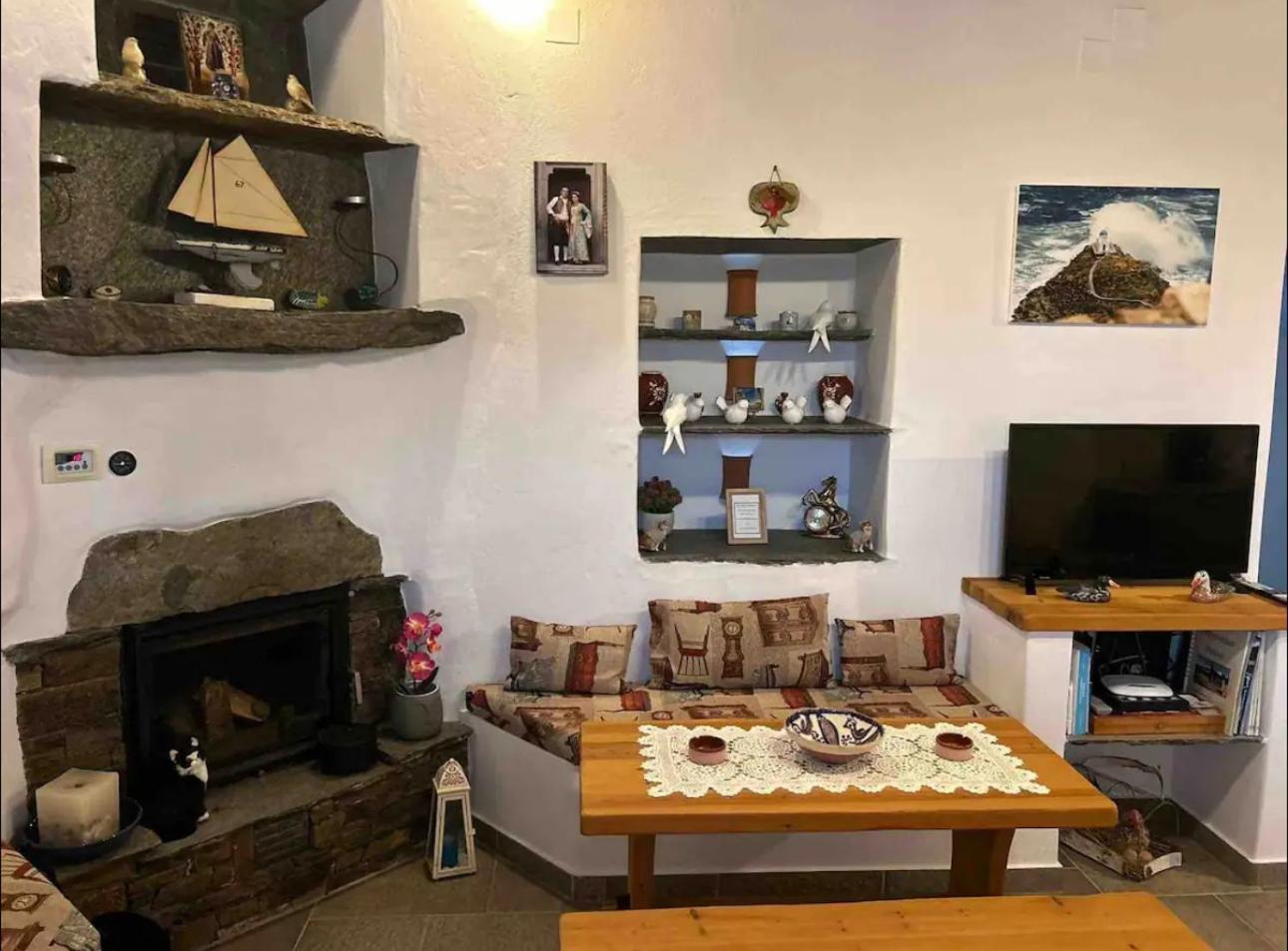 Апартаменты Diavrouxas House In Sifnos Cherronisos  Экстерьер фото